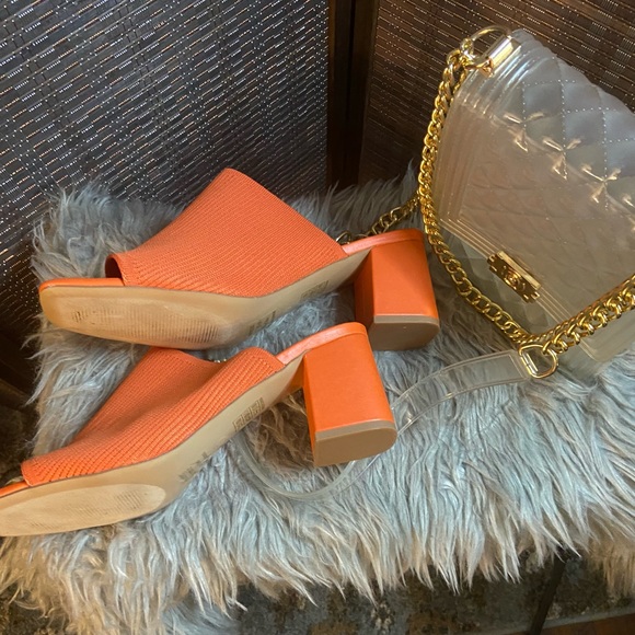 3inch Block Heel, Light weight Fabric Upper. Square Toe - Picture 4 of 10